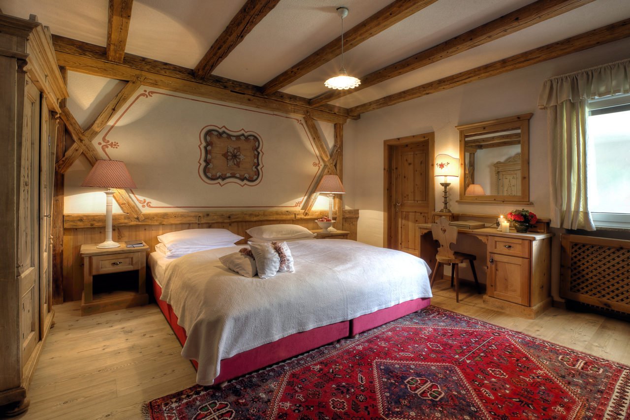 hotel_la_perla_corvara_dolomites_bedroom