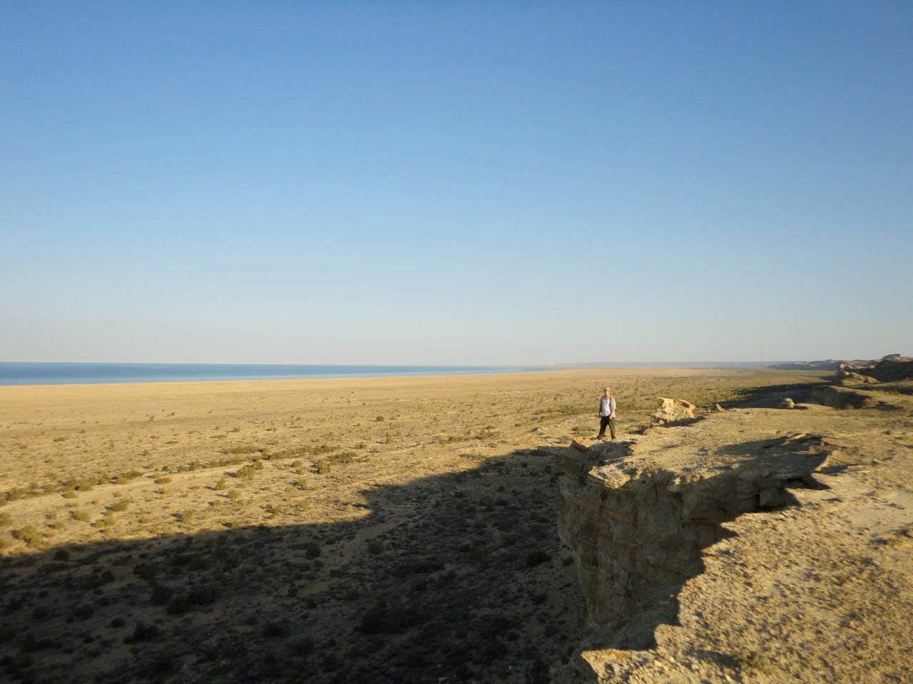 aral_sea_kazakhstan_ uzbekistan_cliff
