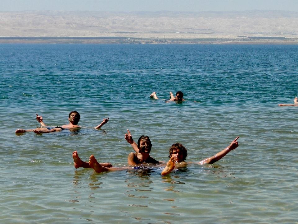 Floating_dead_sea
