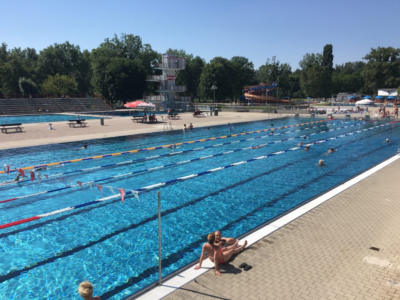 vienna_swimming_pool_side_zafiri